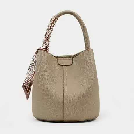 Lungarno Bucket Bag — product detail 2